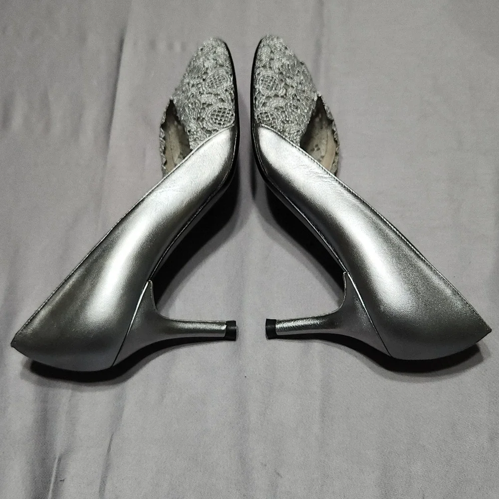 Stuart Weitzman Silver Lace Peep Toe Kitten Heels Evening Pumps Womens 7 M
